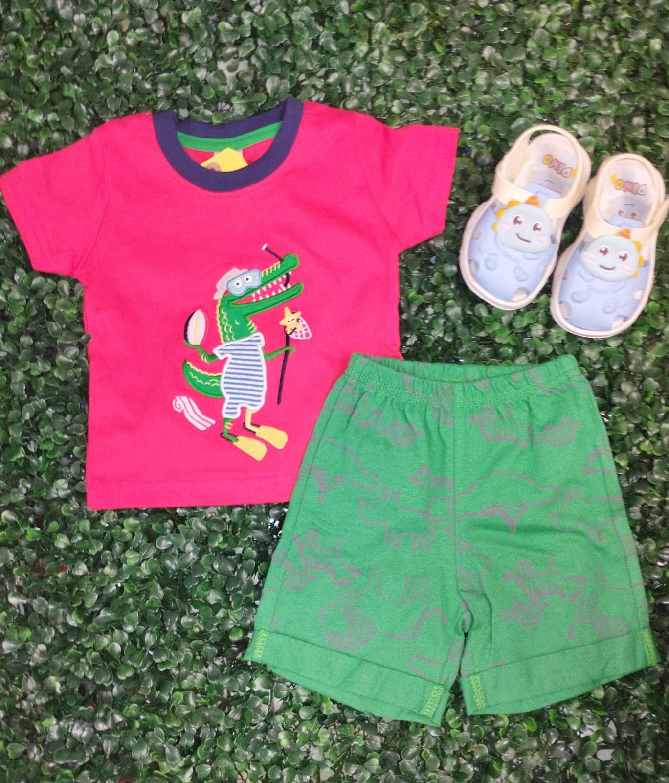 Short sleeves cotton T-shirt with shorts, with DINOSAUR patch