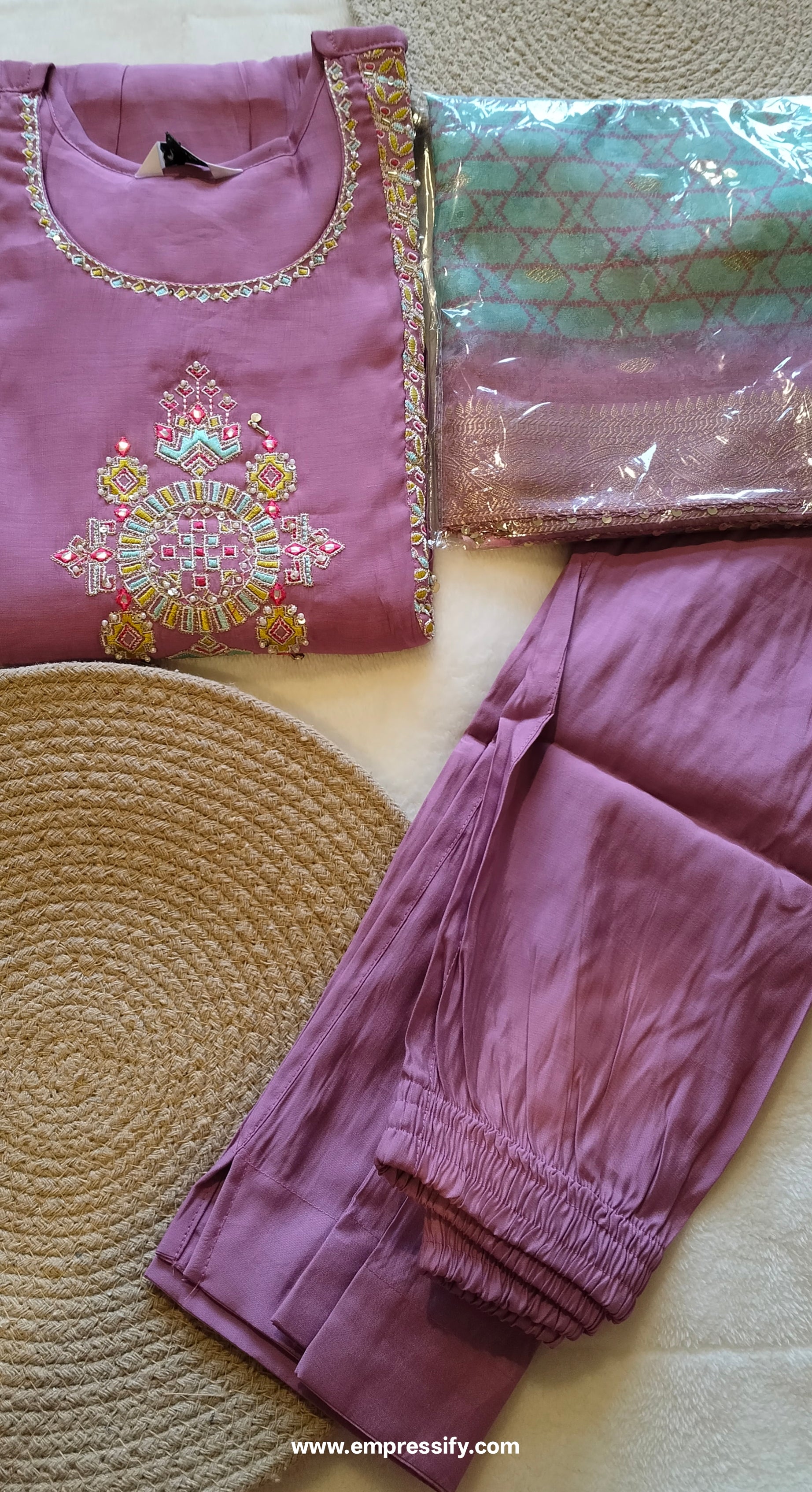 WOMEN'S KURTA SETS