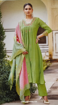 WOMEN'S KURTA SETS