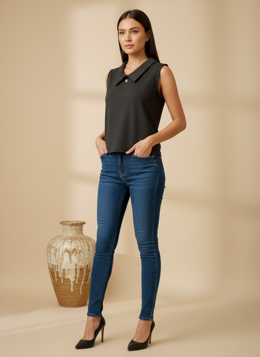 BLACK COLLAR SELFDESIGN TOP